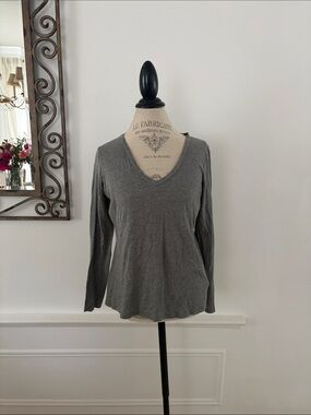 GAP Women's Long Sleeve V-Neck Top - Gray